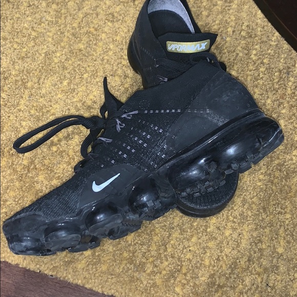 Black & gold sneakers - Picture 2 of 3